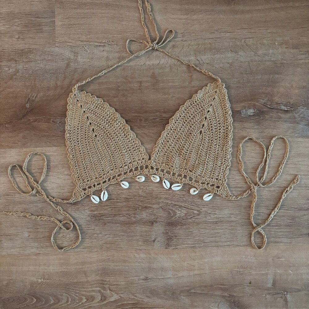 BNWOT - XL Beige Crochet Bikini Top with Cowrie Shell Detail